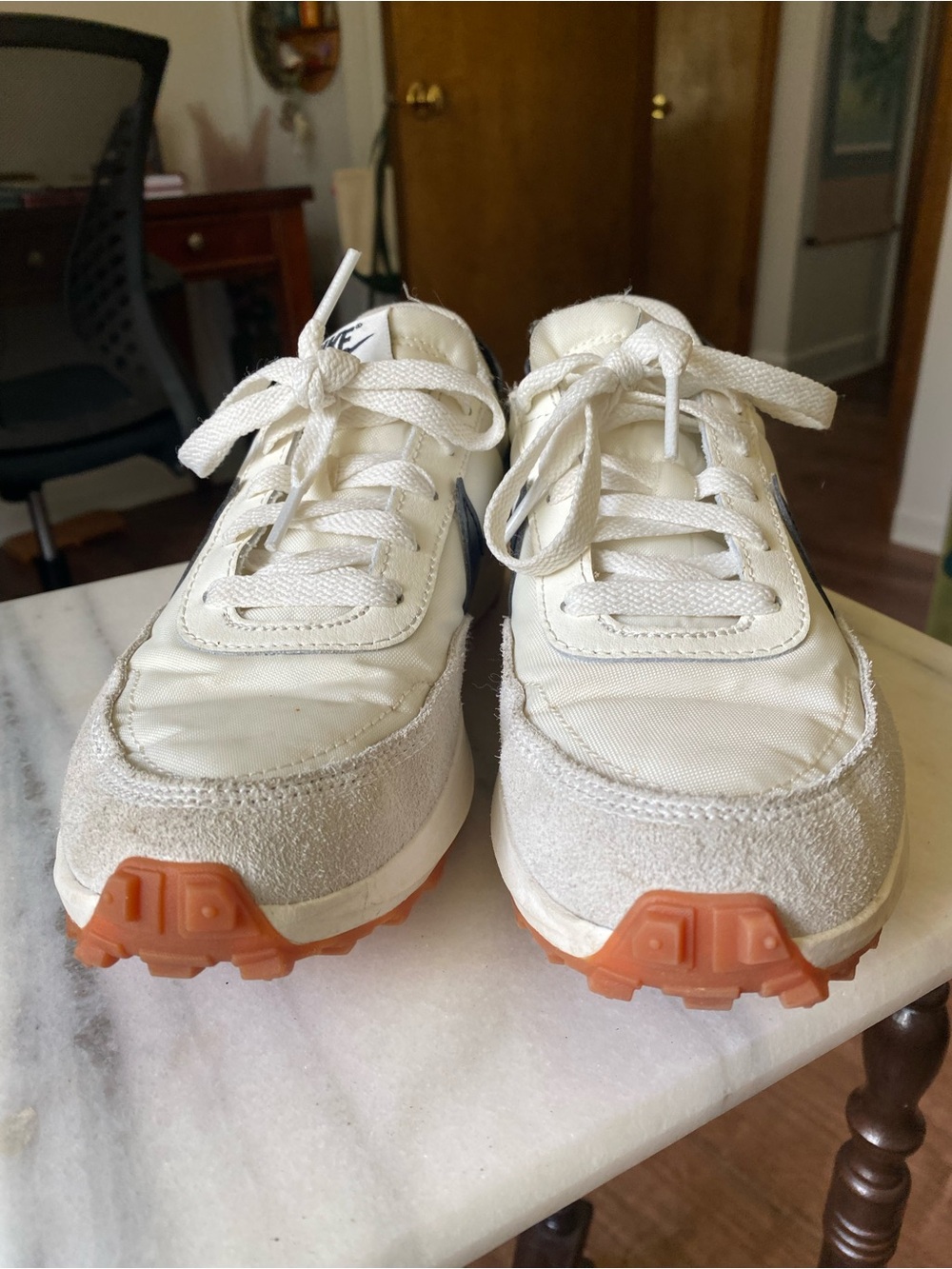 Nike White Black Swoosh Retro Trainer with Gum Sole - Picture 3 of 5